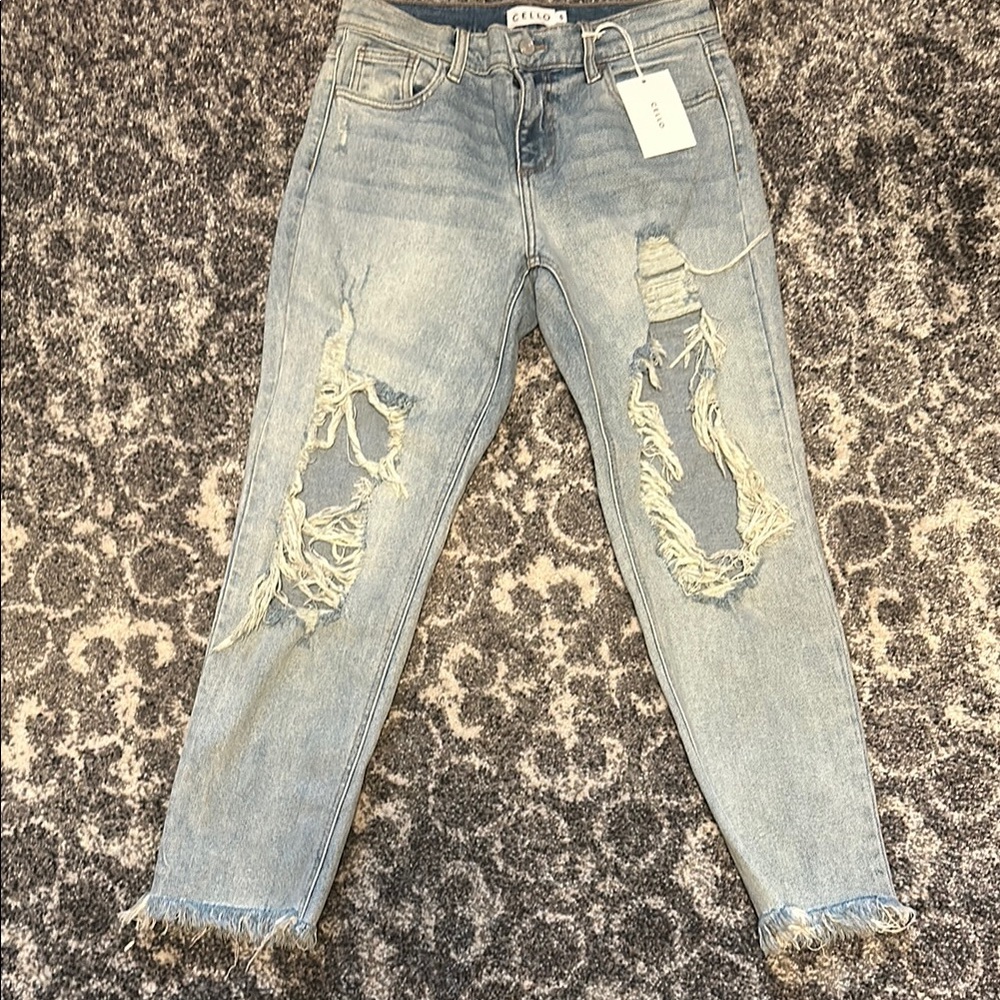 Cello Light Wash Boyfriend Destroyed Cut Jeans size 5 NWT